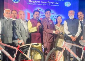 शालेय गरजू विद्यार्थ्यांना 4० सायकल भेट