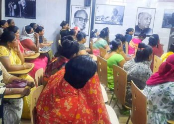 बार्शी रेड लाईट एरियातील महिलांमध्ये आरोग्यजागृती