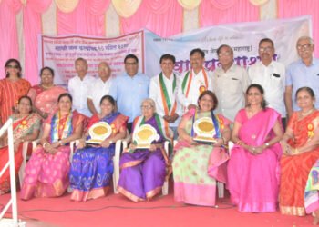 समर्पित आजी-आजोबांना माता त्रिशला माई रमा पुरस्कार प्रदान