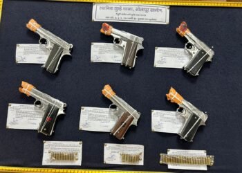 ६ बेकायदेशीर देशी बनावटीचे पिस्टल राऊंडसह जप्त