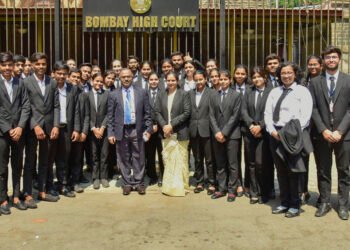 सूर्यदत्त विधी महाविद्यालयाच्या विद्यार्थ्यांची मुंबई उच्च न्यायालयाला भेट