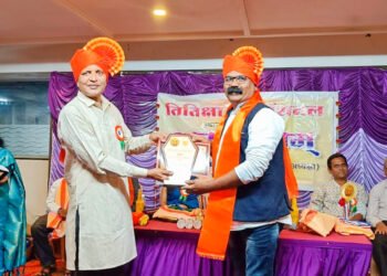 तितिक्षा ग्रंथ पुरस्काराने रामचंद्र इकारे सन्मानित 8 तितिक्षा ग्रंथ पुरस्काराने रामचंद्र इकारे सन्मानित