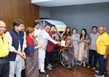 तीन चाकी सायकल दुकानाचे ९१ दिव्यांग व्यक्तींना वाटप