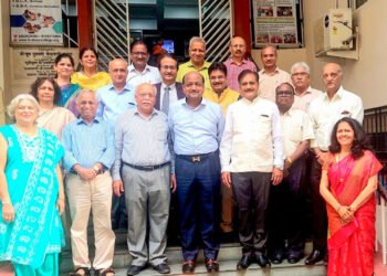 एच. व्ही. देसाई महाविद्यालयात निवृत्त प्राध्यापकांचा मेळावा