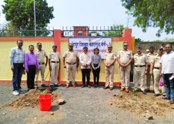 चंद्रपूर जिल्हाकारागृहात "वृक्षारोपण" कार्यक्रमाचे आयोजन 7 चंद्रपूर जिल्हाकारागृहात “वृक्षारोपण” कार्यक्रमाचे आयोजन