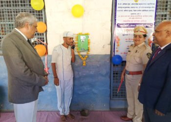 कैद्यांना कारागृहातून नातेवाईकांसोबत व वकिलांसोबत बोलता येणार 6 कैद्यांना कारागृहातून नातेवाईकांसोबत व वकिलांसोबत बोलता येणार