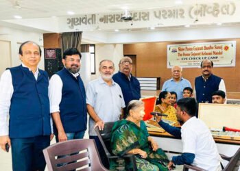 मोतीबिंदू मोफत शस्त्रक्रिया शिबीरात नेत्र तपासणी, चष्मे वाटप