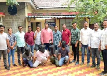 नऱ्हे आंबेगाव मध्ये गुटखा गोदामावर छापा 5 नऱ्हे आंबेगाव मध्ये गुटखा गोदामावर छापा