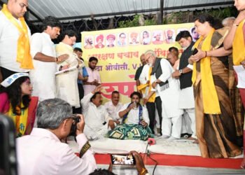 चर्चेनंतर ॲड. मंगेश ससाणे यांचे उपोषण मागे