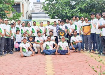 झाडांना फुगे लावून जागतिक पर्यावरण दिन साजरा