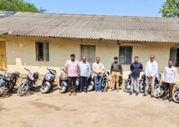 पाच जिल्ह्यात मोटारसायकली चोरणारा अट्टल चोरटा जेरबंद 10 पाच जिल्ह्यात मोटारसायकली चोरणारा अट्टल चोरटा जेरबंद