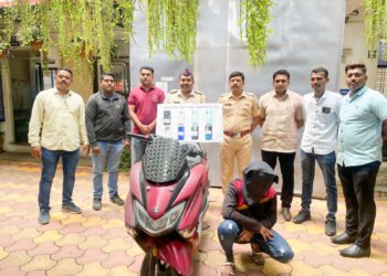 मोटारसायकलवरुन मोबाईल चोरी करणाऱ्या चोरटयांच्या आवळल्या मुसक्या 1 मोटारसायकलवरुन मोबाईल चोरी करणाऱ्या चोरटयांच्या आवळल्या मुसक्या