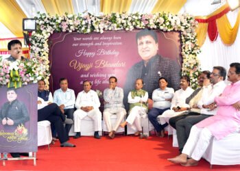 समाजाचे ऋण फेडण्याची शक्ती मिळो