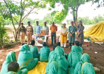 कारागृहातील महिला बंद्यासाठी मधुमक्षिका पालनाचे प्रशिक्षण 8 कारागृहातील महिला बंद्यासाठी मधुमक्षिका पालनाचे प्रशिक्षण