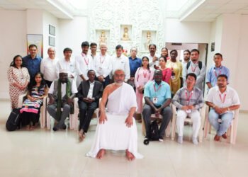 पुण्यातील श्रुतभवन संशोधन केंद्राला परदेशी प्राध्यापकांची भेट