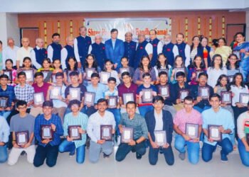 विद्यार्थ्यांचा गुणगौरव सोहळा उत्साहात 9 विद्यार्थ्यांचा गुणगौरव सोहळा उत्साहात