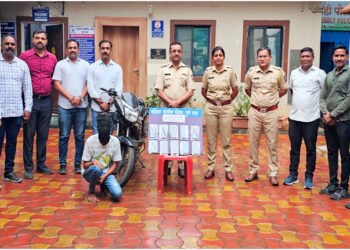 कोंढव्यातील पादचाऱ्यांचे मोबाईल हिसकावणारा पोलीसांच्या जाळ्यात 2 कोंढव्यातील पादचाऱ्यांचे मोबाईल हिसकावणारा पोलीसांच्या जाळ्यात