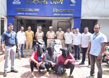 गळयातील सोन्याची चेन चोरणारे ४ आरोपी पोलिसांच्या जाळ्यात 7 गळयातील सोन्याची चेन चोरणारे ४ आरोपी पोलिसांच्या जाळ्यात