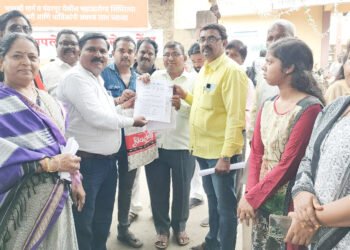 बदलापुरातील आंदोलनाचे लोन पसरले 6 बदलापुरातील आंदोलनाचे लोन पसरले