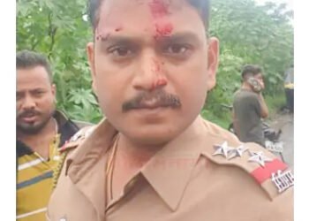 गुंड झाले शिरजोर, सहायक पोलीस निरीक्षकावर कोयत्याने हल्ला 9 गुंड झाले शिरजोर, सहायक पोलीस निरीक्षकावर कोयत्याने हल्ला