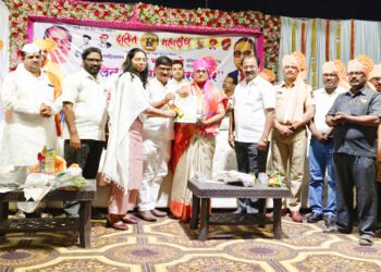 प्राचार्या के.डी. धावणे यांना दलित मित्र गौरव पुरस्कार २०२४ प्रदान