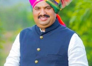 माझ्यावर गुन्हे दाखल करा, पण कार्यकर्त्याला धक्का लावू नका