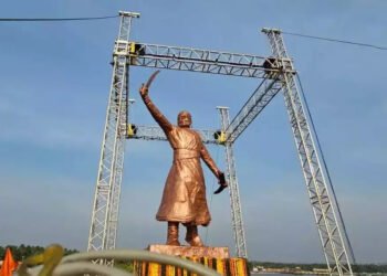 मालवणमधील शिवरायांचा कोसळलेला पुतळा पुन्हा उभारणार 5 मालवणमधील शिवरायांचा कोसळलेला पुतळा पुन्हा उभारणार
