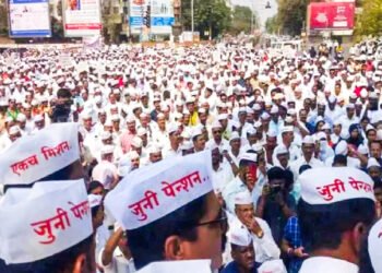 आम्हाला जुनीच पेन्शन द्या, नवी नको मागणीसाठी मोर्चा