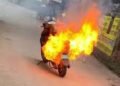 वाघोलीत टोळक्याने दुचाकी दिली पेटवून