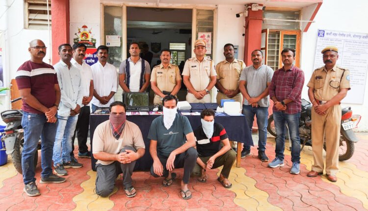 ऑनलाईन फसवणूक करणाऱ्या टोळीतील तिघांना अटक 1 11 09 24 4