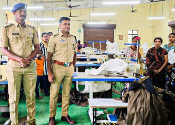 परीवर्तन उद्योग केंद्राला सोलापूर पोलीस अधीक्षकांची भेट