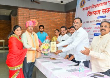 लायन्स क्लब बार्शीच्या वतीने शिक्षकरत्न पुरस्काराचे थाटात वितरण