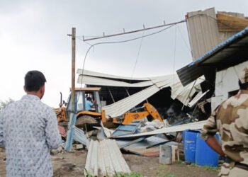 निळ्या पुररेषेतील २७ अनधिकृत बांधकामावर कारवाई