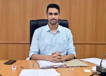 मतदार यादीत नावे असल्याची खात्री करा