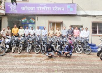 सराईत चोरट्यांकडून २० दुचाकी जप्त 4 सराईत चोरट्यांकडून २० दुचाकी जप्त