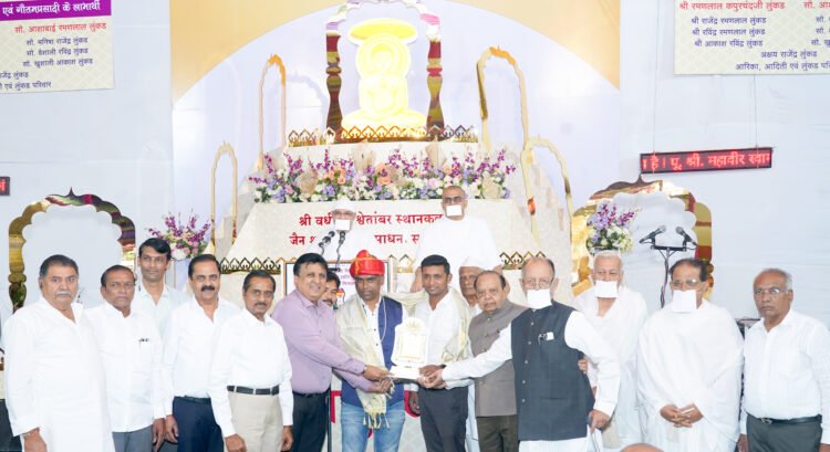 महाराष्ट्र जैन वार्ता चा महावीर प्रतिष्ठान येथे सन्मान 1 DSC04305
