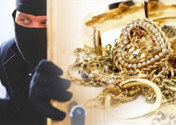 फ्लॅट फोडून अडीच लाखांच्या दागिन्यांची चोरी