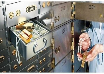 बँके लॉकरमधील दागिने व रोकडची चोरी