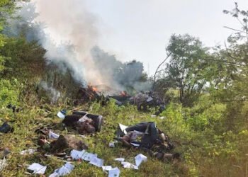 पुण्यातील बावधन परिसरात हेलिकॉप्टर कोसळले