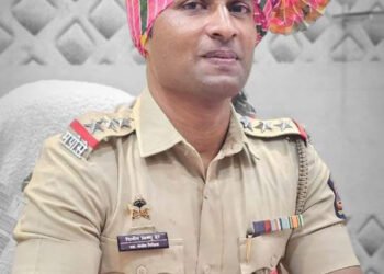 जुगार अड्यावर बार्शी पोलिसांचा छापा, १८ जन ताब्यात 6 जुगार अड्यावर बार्शी पोलिसांचा छापा, १८ जन ताब्यात