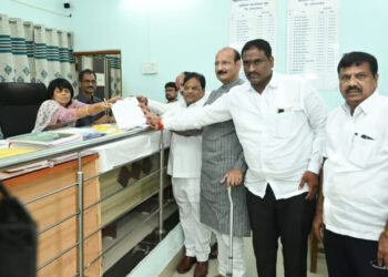 आरोग्यमंत्री तानाजी सावंत यांचा उमेदवारी अर्ज दाखल