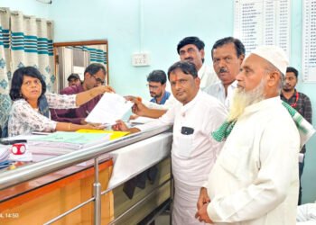 मा.आमदार राहुल मोटे यांनी केला फॉर्म दाखल