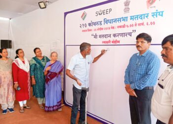 कोथरूड मध्ये ज्येष्ठ नागरिक व दीव्यांग मतदारांमध्ये जनजागृती सुरू