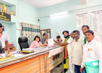 मुस्लिम बहुजन योद्धा आसिफ जमादार यांनी केला उमेदवारी अर्ज दाखल 10 मुस्लिम बहुजन योद्धा आसिफ जमादार यांनी केला उमेदवारी अर्ज दाखल