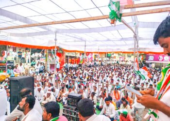 माजी आमदार राहुल मोटे यांचे भूममध्ये जोरदार शक्तिप्रदर्शन 9 माजी आमदार राहुल मोटे यांचे भूममध्ये जोरदार शक्तिप्रदर्शन