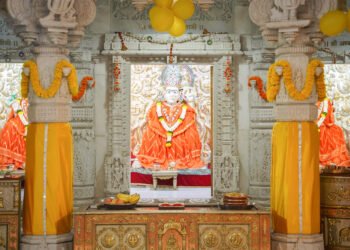 माँ आशापुरा माता मंदिरात बुधवारी दीपोत्सवाची भक्तिमय पहाट