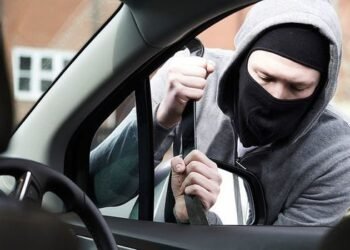 अल्पवयीन मुलाकडून चोरीची तीन वाहने जप्त 4 अल्पवयीन मुलाकडून चोरीची तीन वाहने जप्त