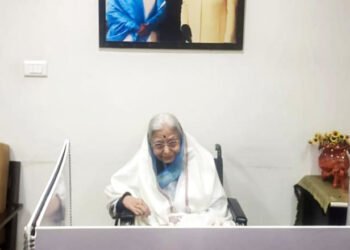 भारताच्या माजी राष्ट्रपती प्रतिभा पाटील यांनी बजावला मतदानाचा हक्क 4 भारताच्या माजी राष्ट्रपती प्रतिभा पाटील यांनी बजावला मतदानाचा हक्क