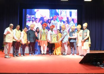 जय आनंद ग्रुपच्या वतीने राजेंद्र बाठिया यांना "समाजभूषण" पुरस्कार 8 जय आनंद ग्रुपच्या वतीने राजेंद्र बाठिया यांना “समाजभूषण” पुरस्कार