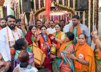 लाखा पेक्षा जास्त मताने निवडून येणार 2 लाखा पेक्षा जास्त मताने निवडून येणार